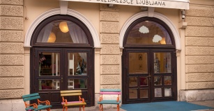 Bookstore, photo Mtija Vasič