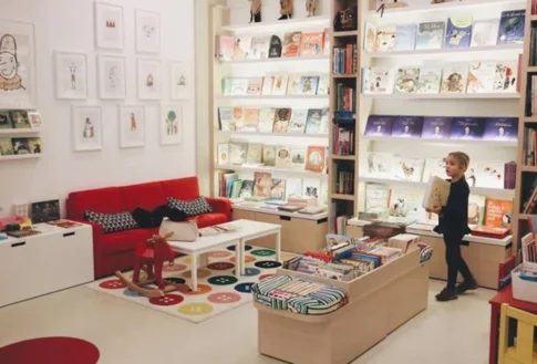 Iščemo študenta ali študentko za delo v knjigarni in blagajni