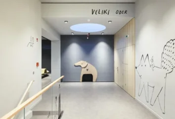 Razpis za delo v hostesni službi