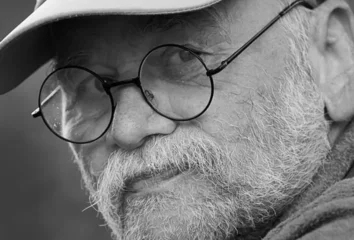 Umrl je oblikovalec luči Božidar Miler