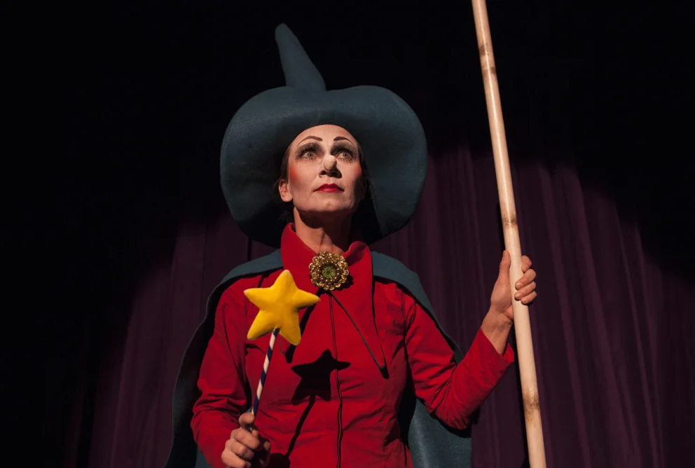 Skozi tisočere zgodbe z Alenko Tetičkovič