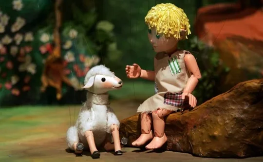 Kdo je napravil Vidku srajčico, izven