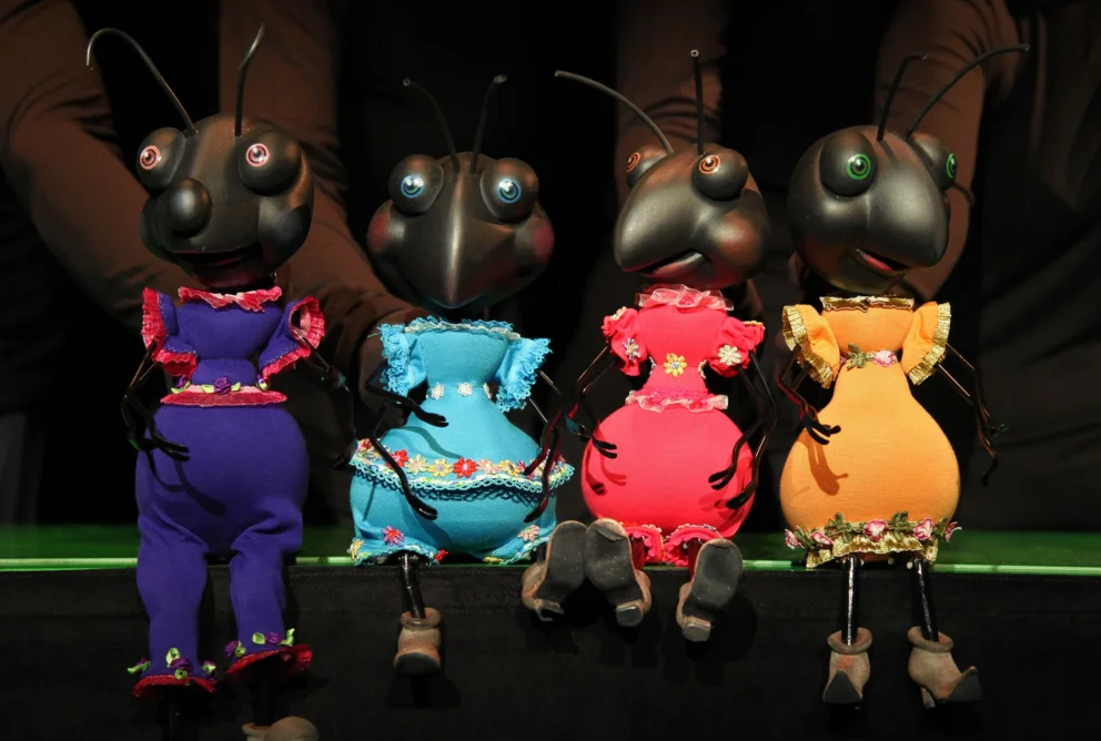 Štiri črne mravljice